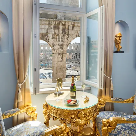 Superb Arena View Apartment