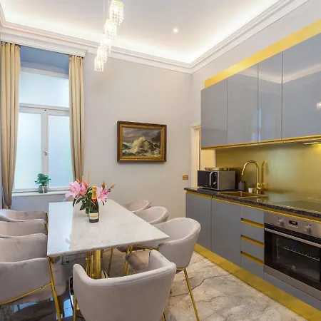 Superb Arena View بولا